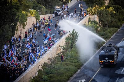 השמאל הפסיד ומתפרע: עשרות חסימות כבישים