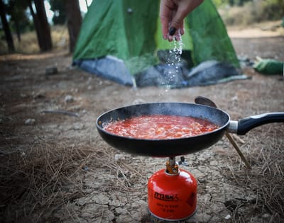 כמעט אסון במחנה אריאל: גזיה התפוצצה על מדריכה