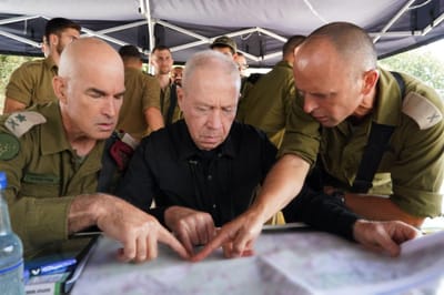 השר גלנט בגבול לבנון: "אני מזהיר את חיזבאללה"
