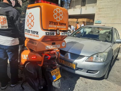 גילה: צעיר בשנות ה-20 לחייו נמצא מת ליד רכב