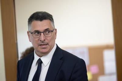 גדעון סער מאבד את זה: "חבורת סמורטוטים"