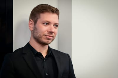 יאיר נתניהו תוקף את בוגי יעלון: "מתנהל כמו ארגון פשע"