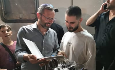 רגע לפני המופע: ההפתעה של מועצת בנימין לעדן חסון