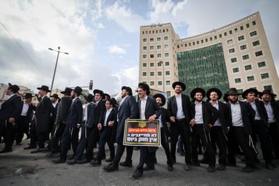 פקקי ענק: חרדים חוסמים כבישים בבני ברק וירושלים