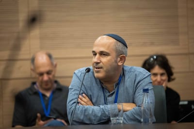 הרשימה של אריה קינג: נכד של הרב שטרנברג ואשת הסברה בינ"ל
