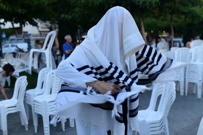 בקפלן מותר, לתפילה אסור: 'ראש יהודי' עתרו נגד עיריית ת"א