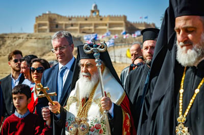 סערת היריקות על צליינים | אוי לנו מאותה בושה
