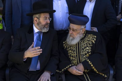הרבנים הראשיים: לא להסתכן בהגעה להלוויות
