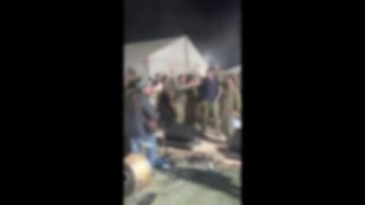 צפו: לוחמים בשטחי כינוס שרים "זכרני נא"