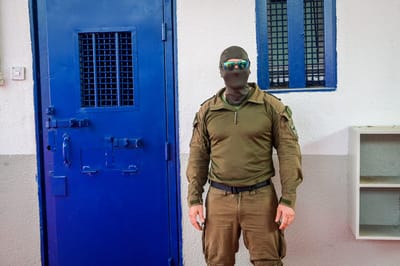אושר: פגיעה בתנאי המחבלים בכלא