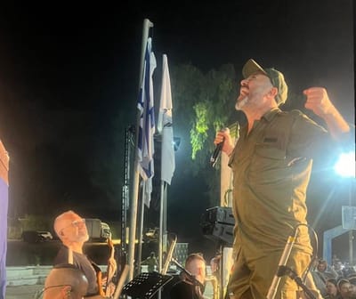 ליאור נרקיס עלה על מדים והגיע לשמח חיילים | צפו