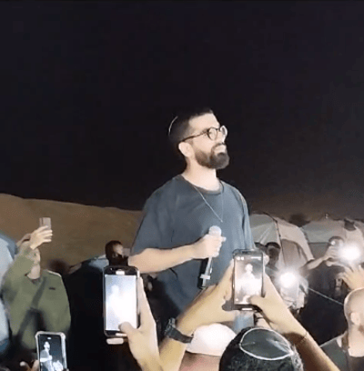 צפו: חנן בן ארי הופיע בפני חיילי מילואים בשטח כינוס