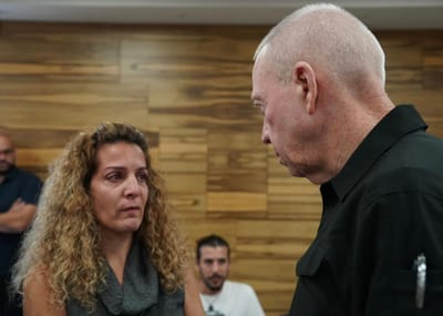 גלנט למשפחות: החזרת החטופים היא חלק מהניצחון