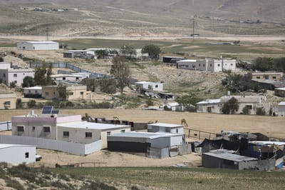 צבע אדום באזור הפזורה הבדואית מצפון לבאר שבע