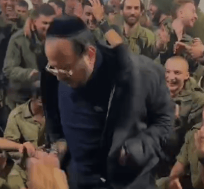 ליפא נון סטופ: הזמר החסידי הרקיד את החיילים