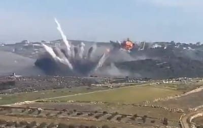 במקביל לשיגורים לצפון: תקיפה נרחבת בלבנון | צפו
