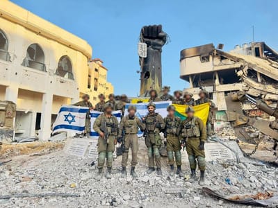 צפו: כיכר ובה פסל המפאר את חטיפת החיילים הושמדה