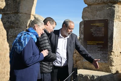 הרצוג נפגש עם המשפחות השכולות במועצת הר חברון