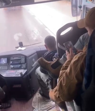 המשטרה "חטפה" אוטובוס בדרך לחסימת כרם שלום