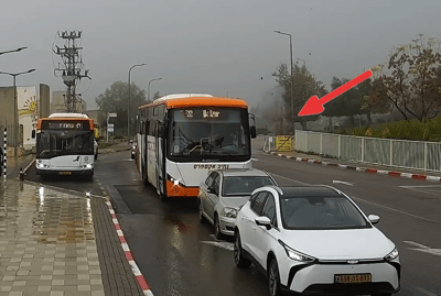 תיעוד: רגע פגיעת הטיל ליד ביה"ח זיו בצפת