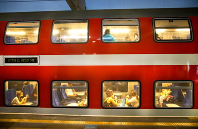 בגלל פגיעה בפרה: תנועת הרכבות בשרון הופסקה