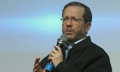 הרצוג על הצווים: "שולל מישראל את זכויותיה"