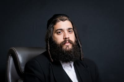 דרמה באלעד: בנו של השר הודח מראשות העיר