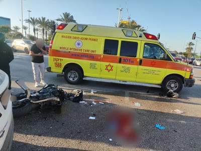 3 פצועים בתאונה בפ"ת, בהם אחד במצב אנוש