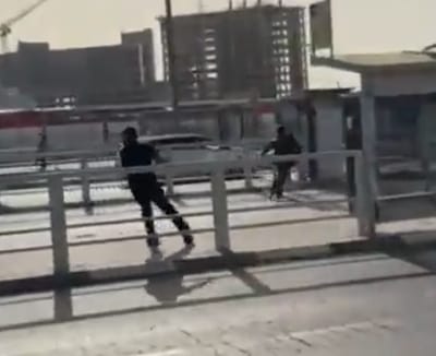 שולף סכין, דוקר ומחוסל: תיעוד הפיגוע בבאר שבע