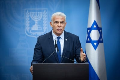 לפיד: יש בליכוד כאלה שמרגישים שיש להם דם על הידיים