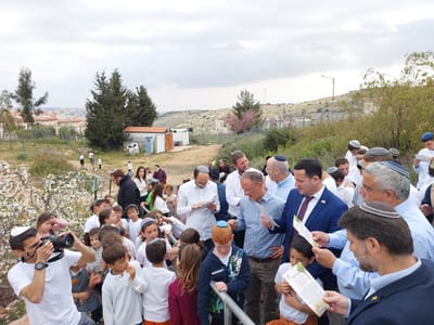 עם הרב ליאו די: סמוטריץ' בברכת האילנות באפרת
