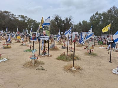 'רעים עצובים': ביקור בגיא ההריגה באמצע חג החירות