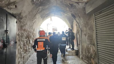 תיעוד הפיגוע: המחבל מסתער על השוטר ודוקר