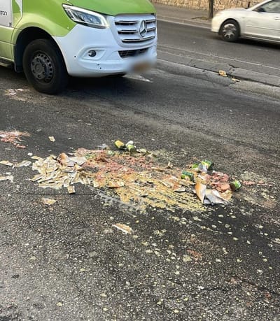 חשד: חסמו את ציר מעלה אדומים וגרמו נזק למשאיות