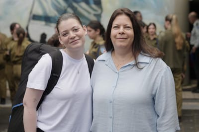 גיבורה ומרגשת: החטופה ששוחררה התגייסה לצה"ל