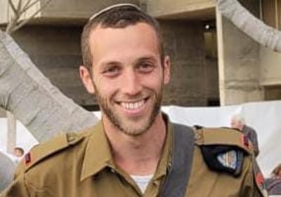 מצמרר: הלוחם שנפל בביצוע לשיר של עידן עמדי
