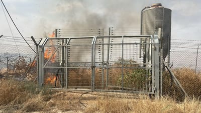 חשד להצתה בבקעה: שריפה משתוללת בישוב חמדת