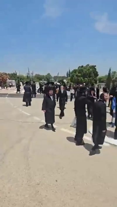 הבלאגן חוגג: עימותים בין מתפללים לשוטרים במירון