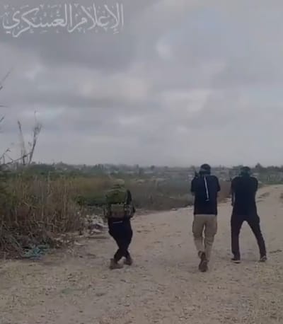 תיעוד מדאיג: מחבלי חמאס פתחו בירי לעבר בת חפר