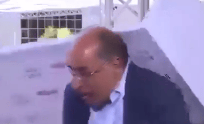 באמצע שידור: הקיר קרס על ראשו של המרואיין. צפו