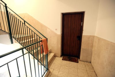 פונה בטיפול נמרץ: זקנה מעדה במדרגות, מצבה קשה