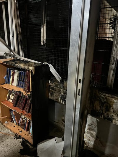 מזעזע: תושב בית שמש הצית בית כנסת ונעצר