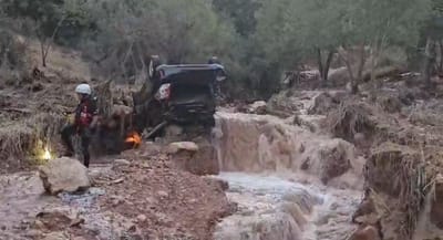 תיעוד: צינור ענק התפוצץ בירושלים, לכודים חולצו
