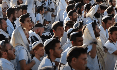 בשידור חי: המונים בתפילת ראש חודש באביתר