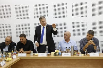 בצל המלחמה בצפון: פגישה בין משרד החינוך לשלטון המקומי
