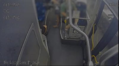העיר לגבר באוטובוס לסיגריה ובתגובה נדקר. צפו