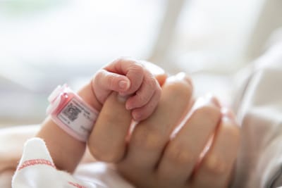 מזל טוב: עיתונאי חדשות 12 הפך לאבא