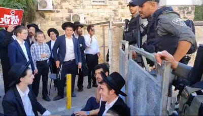 סערת הגיוס: קיצוניים חרדים השליכו רשתות וצעקו נאצים לשוטרים