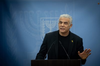 לפיד במתקפה על נתניהו: "המנהיג הרעיל בעולם"