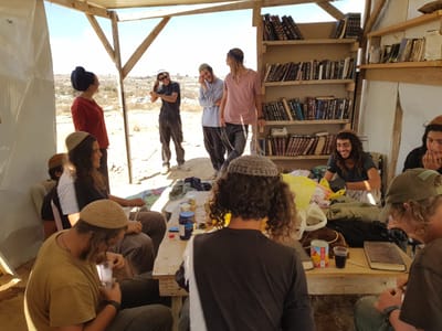 הח"כית מהקואליציה בגבעה שנהרסה: "אתם כמו החלוצים"